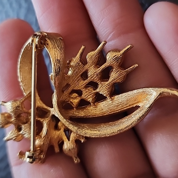 VTG Gold and Red Floral Brooch - Picture 7 of 8